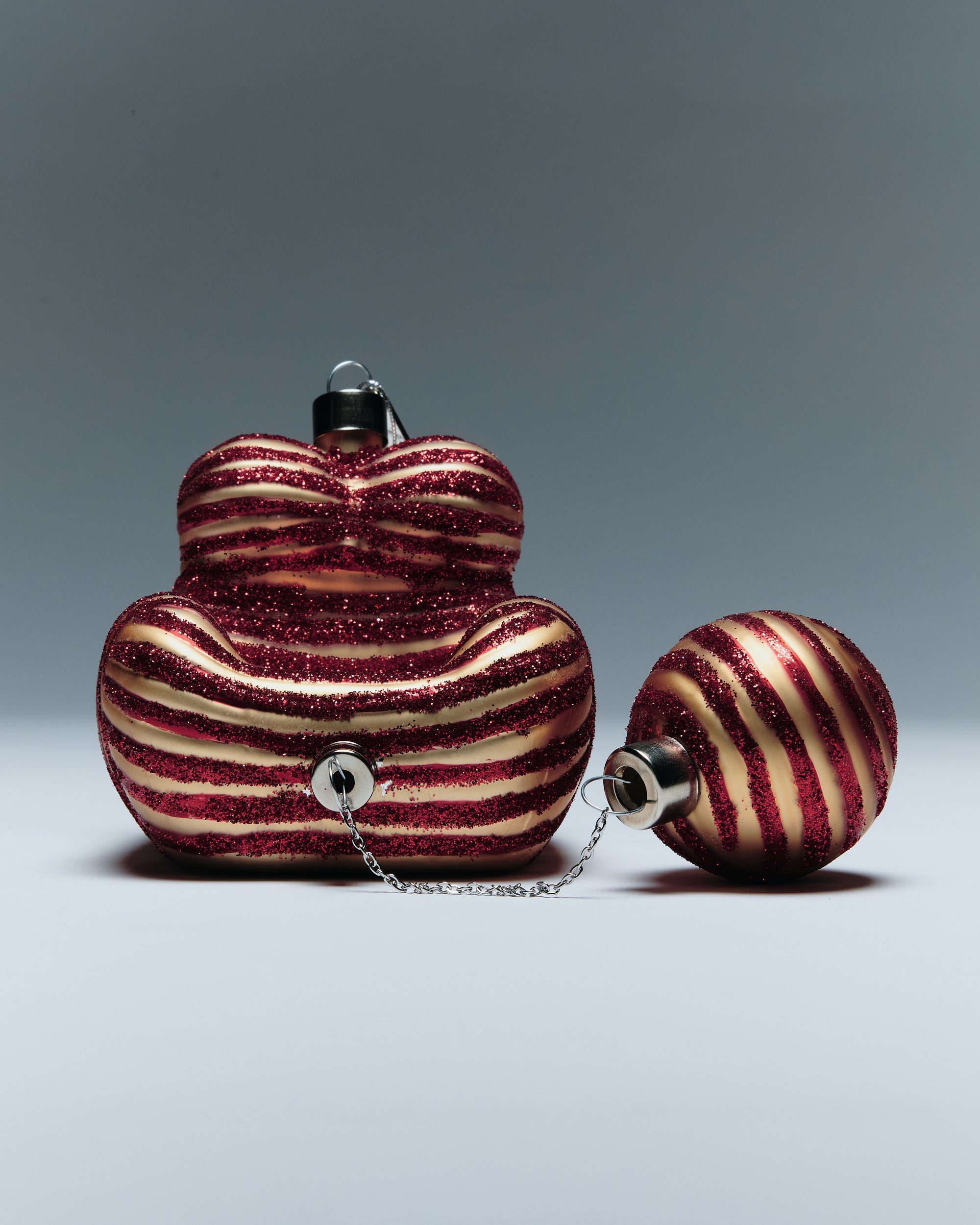 BONDDING PROTEST CHAIR ORNAMENT