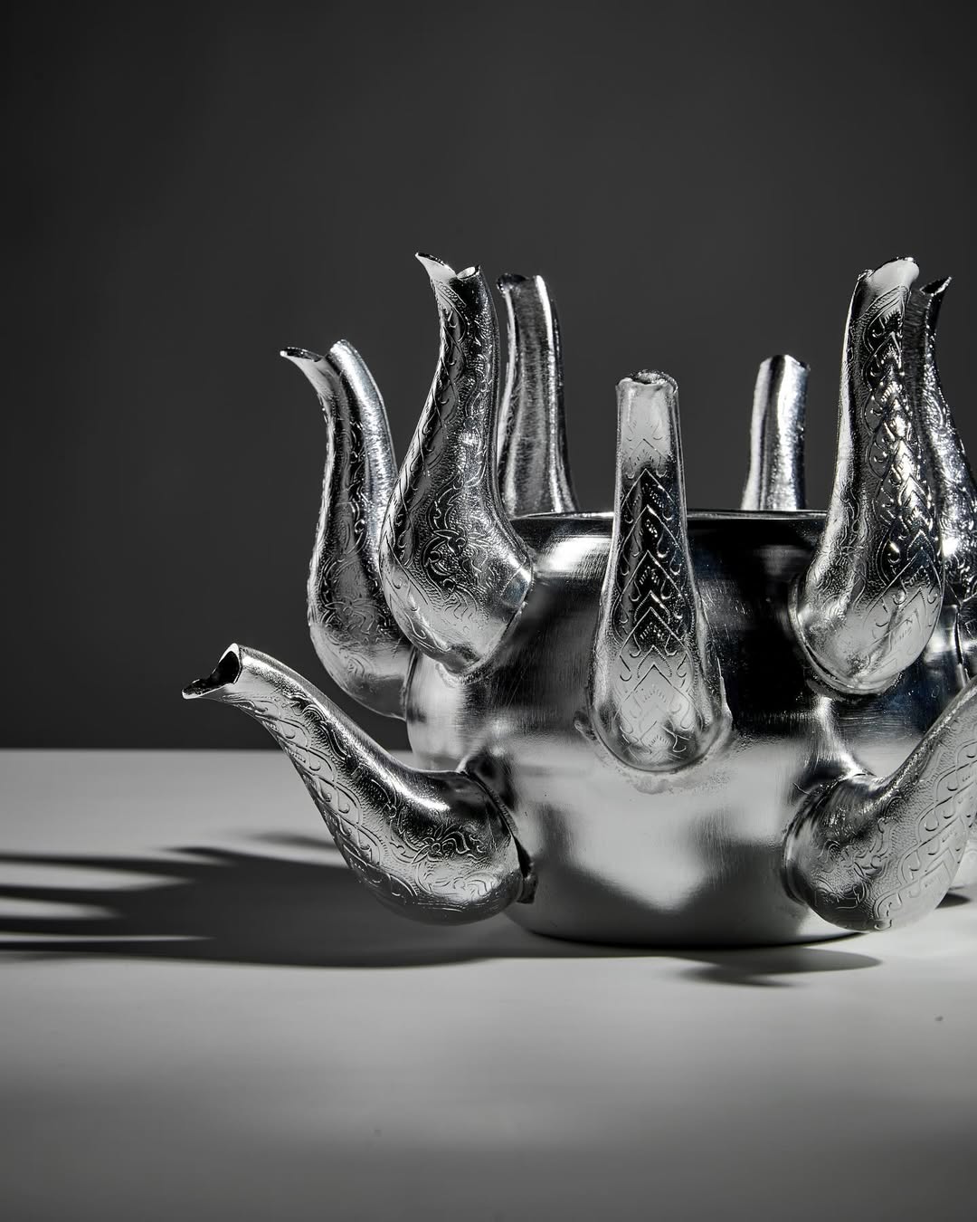 KITT.TA.KHON TULIP VASE