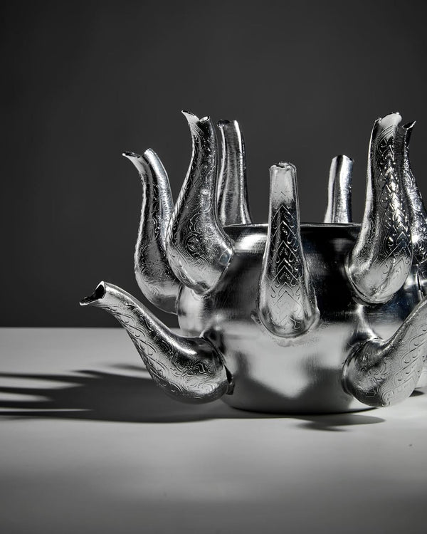 KITT.TA.KHON TULIP VASE