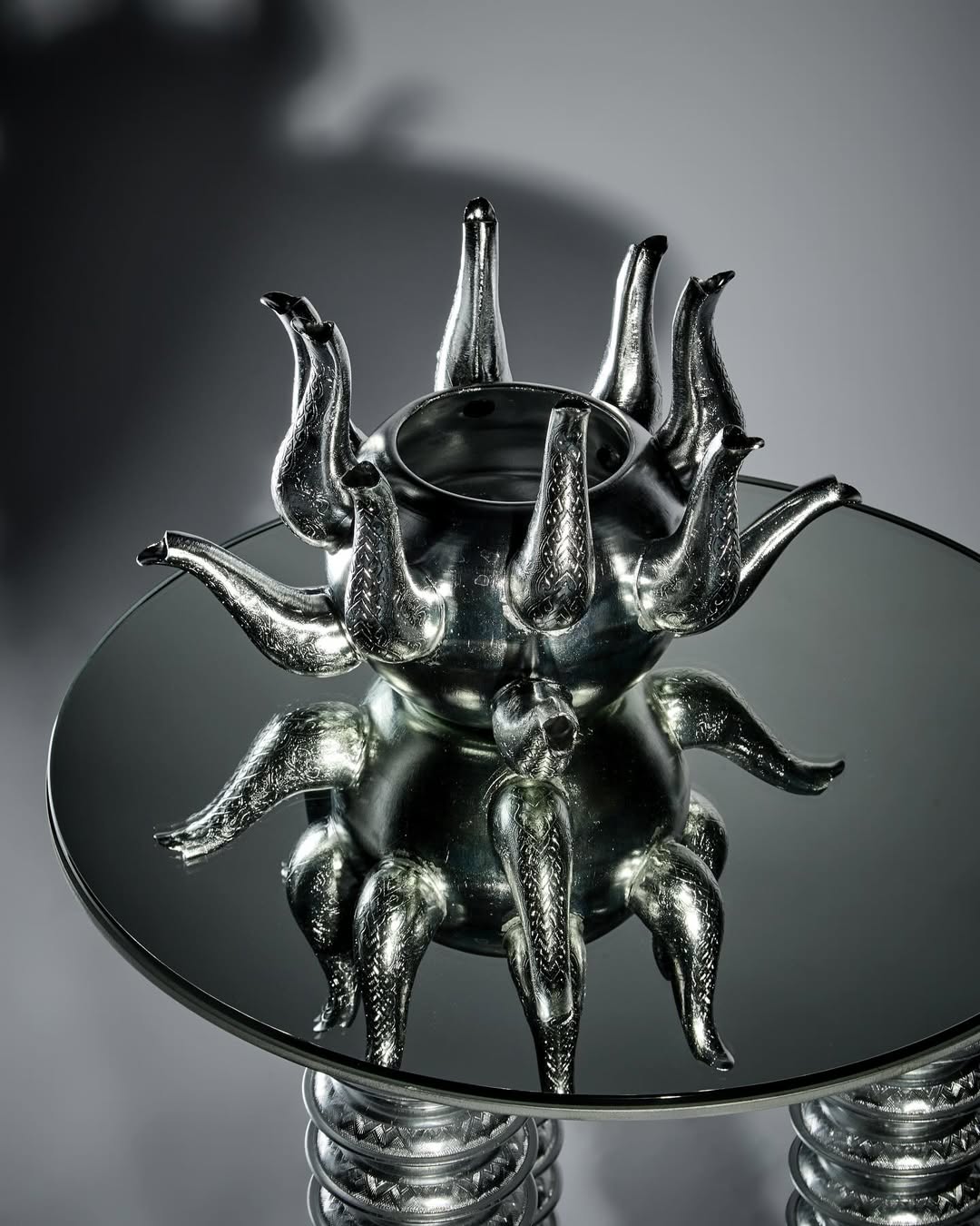 KITT.TA.KHON TULIP VASE